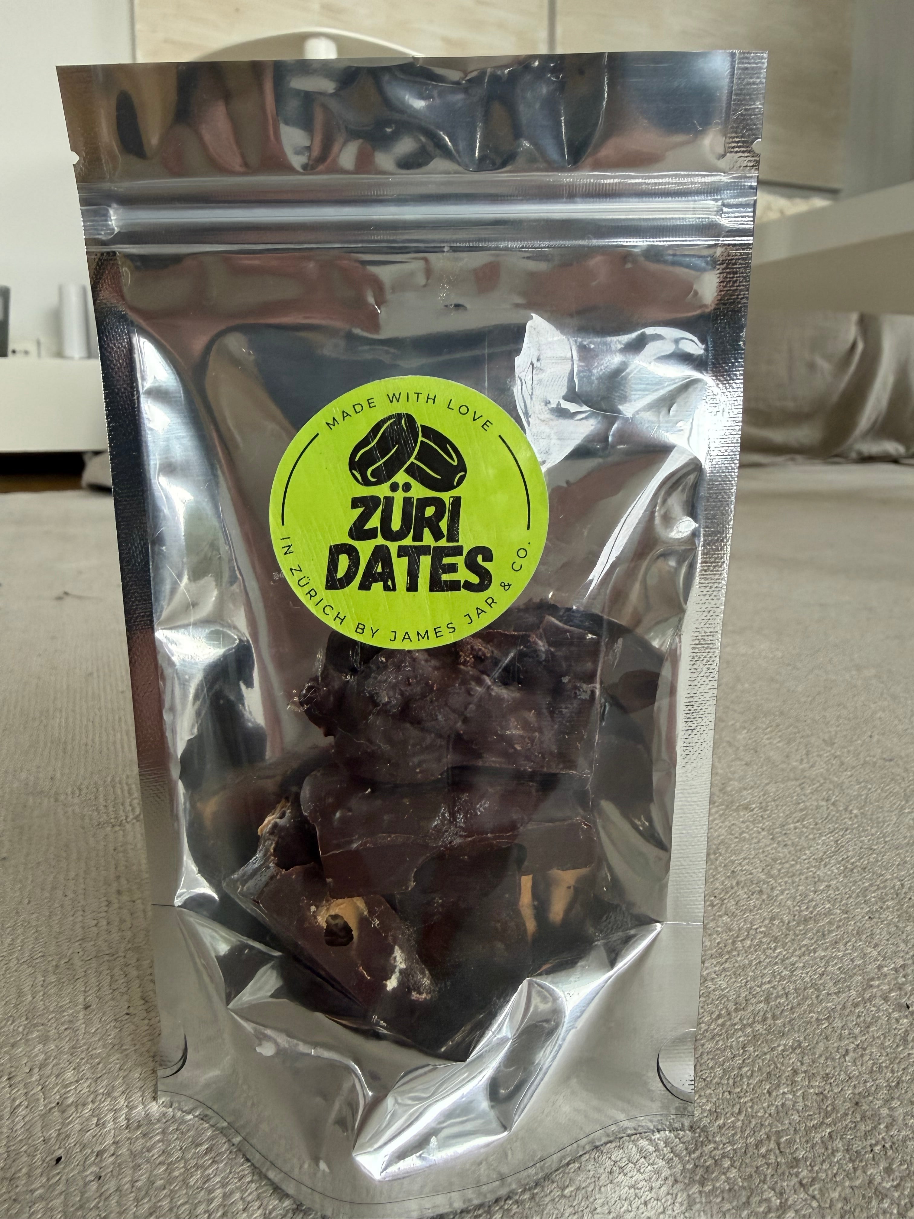 BIO Züri Dates – Gefüllte Datteln mit Erdnussmus oder Caramel, umhüllt mit 70% dunkler Schokolade